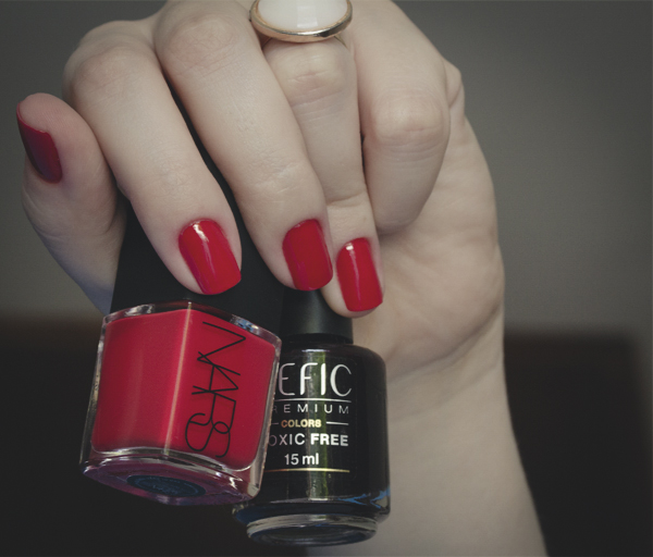 hands and feet esmalte vefic v132 nars red-13
